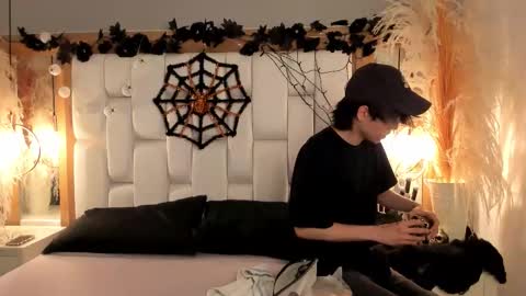 daphne_and_roger online show from October 2025 11:35:01 AM