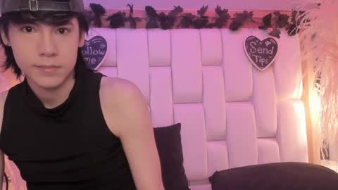 Snapshot of daphne_and_roger chatting on April 2026 11:24:01 AM daphne_and_roger online show from April 2026 11:24:01 AM