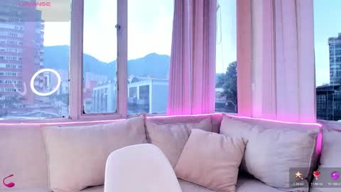 Snapshot of daphne_chers chatting on October 2025 08:18:01 PM daphne_chers online show from October 2025 08:18:01 PM