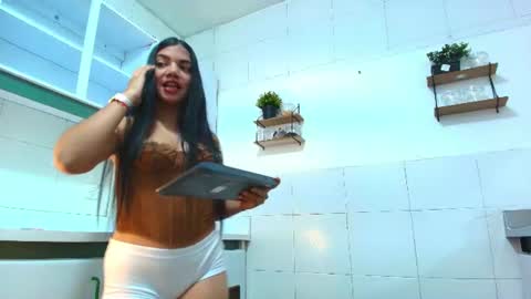 Snapshot of daphne_gloww chatting on June 2026 02:05:01 PM daphne_gloww online show from June 2026 02:05:01 PM