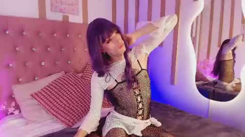 Daphne Velmont  online show from July 2026 05:05:01 AM