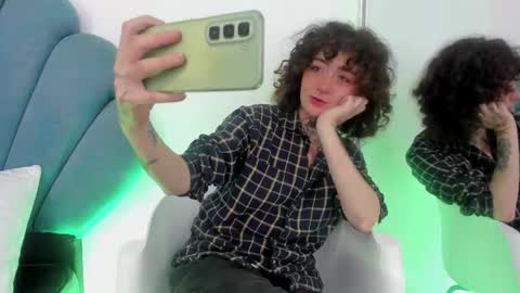 Snapshot of daphneblunt chatting on October 2025 01:36:03 PM DaphneBlunt online show from October 2025 01:36:03 PM