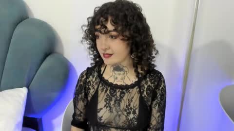 Snapshot of daphneblunt chatting on December 2025 08:47:02 PM DaphneBlunt online show from December 2025 08:47:02 PM