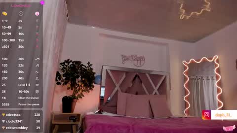 Snapshot of daphnne_tay chatting on March 2025 06:05:01 AM dhapnne online show from March 2025 06:05:01 AM