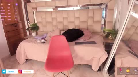 Daphne online show from October 2025 11:58:02 AM