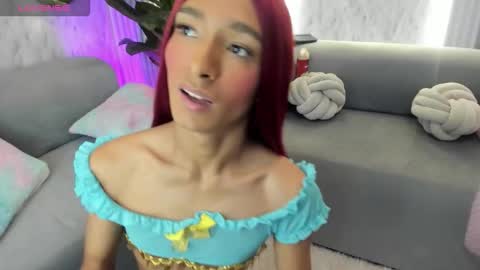 Snapshot of dara_petite_ chatting on October 2025 11:09:01 AM online show from October 2025 11:09:01 AM