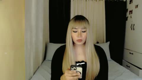 Snapshot of darcy_world chatting on December 2024 05:13:01 PM DARCY online show from December 2024 05:13:01 PM