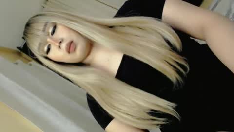 Snapshot of darcy_world chatting on December 2024 04:12:02 PM DARCY online show from December 2024 04:12:02 PM