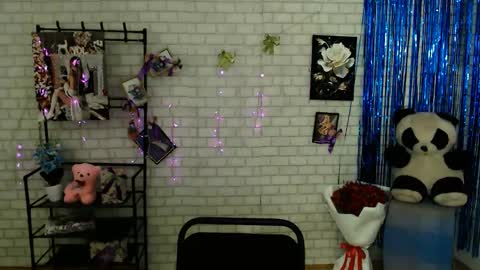 Snapshot of darina_m_ chatting on February 2025 08:50:01 AM Darina online show from February 2025 08:50:01 AM