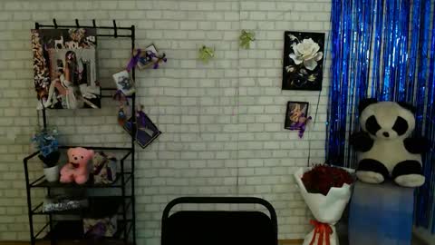 Snapshot of darina_m_ chatting on February 2025 08:48:01 AM Darina online show from February 2025 08:48:01 AM