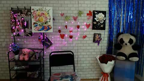 Snapshot of darina_m_ chatting on February 2025 12:00:02 PM Darina online show from February 2025 12:00:02 PM