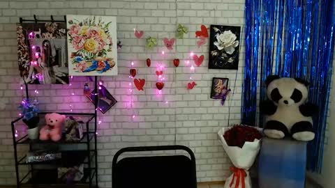 Snapshot of darina_m_ chatting on February 2025 12:05:02 PM Darina online show from February 2025 12:05:02 PM