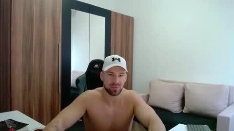 darius_94 online show from February 2026 06:26:01 AM