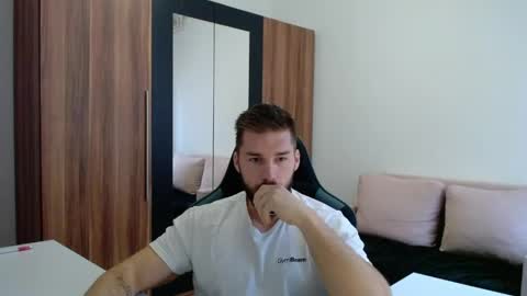 darius_94 online show from June 2026 04:28:01 AM