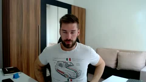 darius_94 online show from June 2026 05:20:02 AM