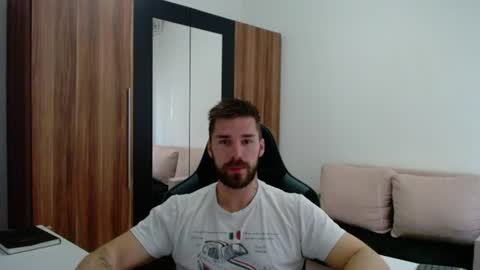 darius_94 online show from June 2026 06:38:01 AM
