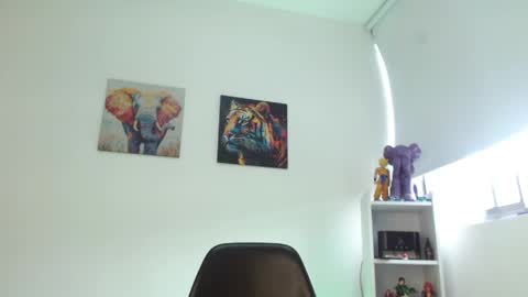 Darius Phoenix  online show from June 2026 06:12:01 PM