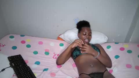 dark_lovly online show from November 2025 10:37:02 AM