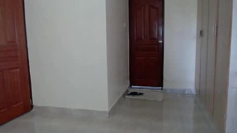 dark_qween online show from December 2025 11:30:02 AM