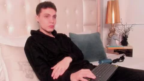 dark_sun333 online show from February 2026 08:51:02 PM