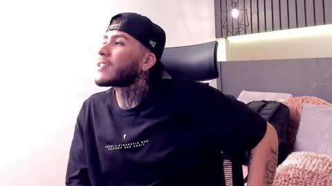 Dark online show from November 2025 02:17:01 PM