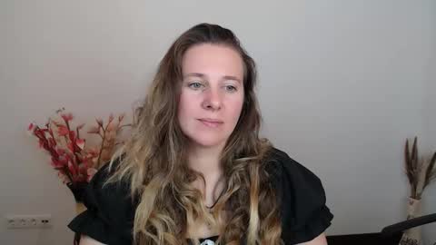 Anna online show from October 2025 07:11:01 PM