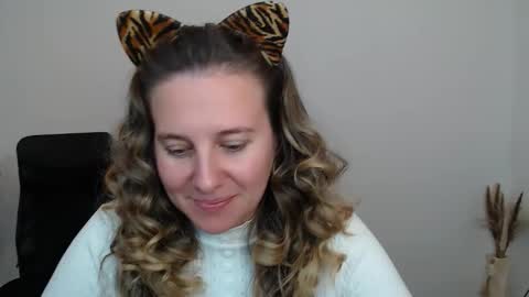 Anna online show from October 2025 03:35:02 PM