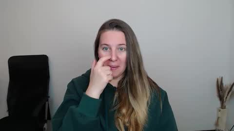 Anna online show from October 2025 03:36:01 PM