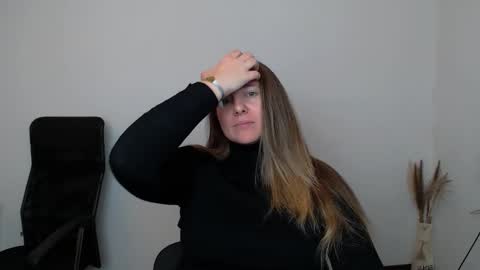 Anna online show from November 2025 11:14:02 PM