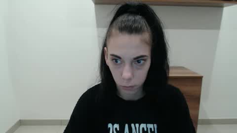 darklynx_ online show from December 2025 12:03:02 PM