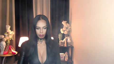 Snapshot of darksoul_mistress chatting on January 2025 11:22:01 AM HAPPY BIRTHDAY MISTRESS MADRIANA online show from January 2025 11:22:01 AM