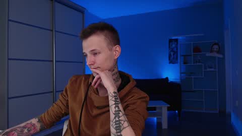 Snapshot of darling__oliver chatting on December 2024 06:54:02 PM your lovely Oli online show from December 2024 06:54:02 PM