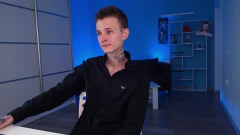 Snapshot of darling__oliver chatting on December 2024 02:57:02 PM your lovely Oli online show from December 2024 02:57:02 PM