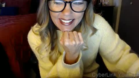 Snapshot of darlingd77 chatting on October 2025 12:06:01 PM DarlingD online show from October 2025 12:06:01 PM