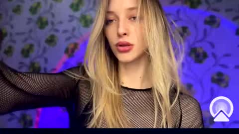 Snapshot of darlingdarinka chatting on December 2025 03:39:01 PM D online show from December 2025 03:39:01 PM