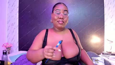 Snapshot of darnellqueen chatting on October 2025 03:59:02 AM Darnell Queen online show from October 2025 03:59:02 AM