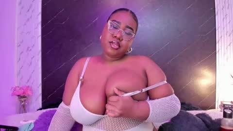 Snapshot of darnellqueen chatting on October 2025 03:47:01 AM Darnell Queen online show from October 2025 03:47:01 AM