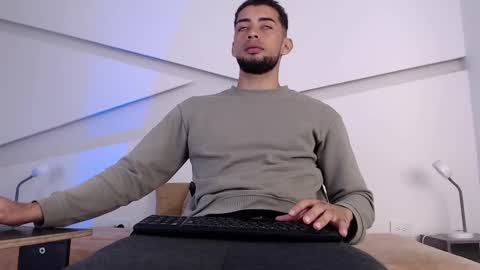 Snapshot of daron_66 chatting on October 2025 01:33:02 PM Kael online show from October 2025 01:33:02 PM