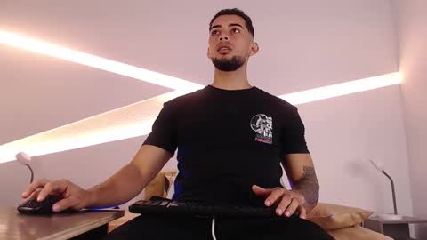 Snapshot of daron_66 chatting on October 2025 01:40:02 PM Kael online show from October 2025 01:40:02 PM