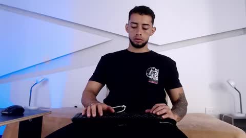 Snapshot of daron_66 chatting on October 2025 01:35:02 PM Kael online show from October 2025 01:35:02 PM