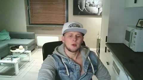 Dario online show from October 2025 09:42:02 PM