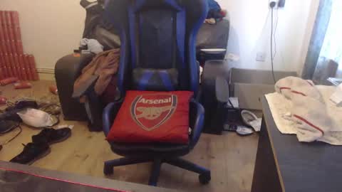 Snapshot of daver281197 chatting on April 2026 03:18:02 PM dave online show from April 2026 03:18:02 PM