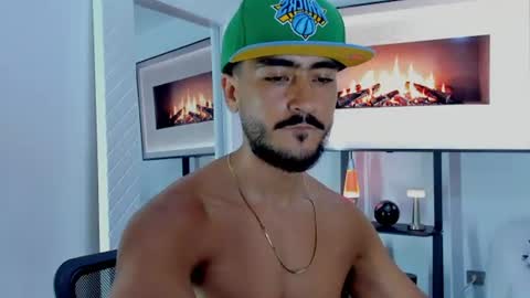Hey im David that loves to explore and speak their fantasies. Very open talktative and nice. Feel free to chat with me online show from June 2026 12:04:02 AM