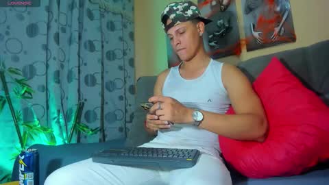 Snapshot of david_neill chatting on November 2025 02:02:02 AM David Neill online show from November 2025 02:02:02 AM