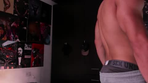 Snapshot of davide_daniels chatting on December 2025 08:58:01 PM Davide online show from December 2025 08:58:01 PM