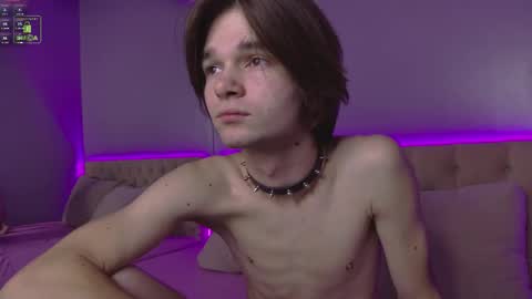 Snapshot of davidleatherhoff chatting on November 2025 04:40:02 AM DAVID online show from November 2025 04:40:02 AM