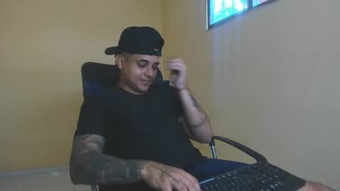 Snapshot of davidlenonn_ chatting on October 2025 02:49:01 PM Lennon online show from October 2025 02:49:01 PM