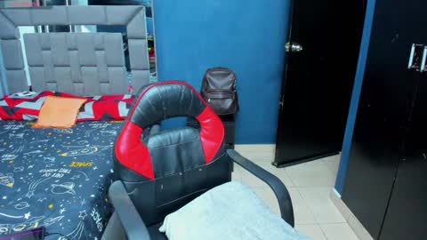 davidro030 online show from November 2025 02:33:01 AM