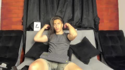 Snapshot of davidx_x21 chatting on January 2025 04:44:02 AM davidx_x21 online show from January 2025 04:44:02 AM