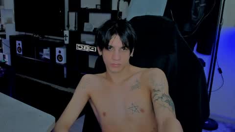 Snapshot of davisross chatting on May 2026 02:12:01 PM davis online show from May 2026 02:12:01 PM